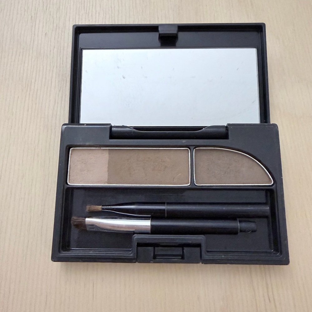 SOFINA AUBE Coutour defining eyebrow compact, slightly used